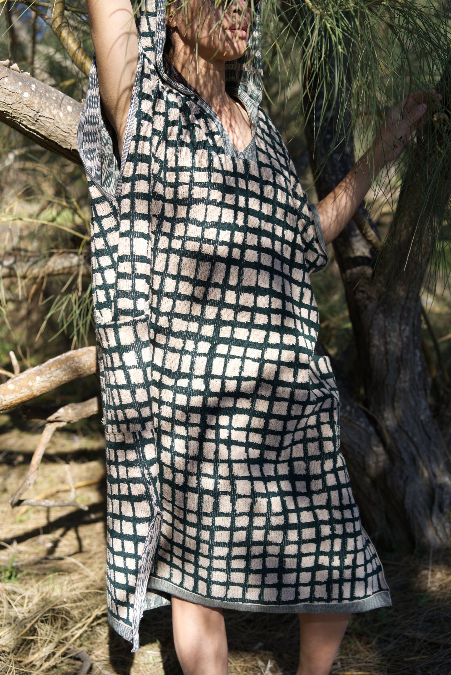Bold Grid Surf Poncho | Forest Green