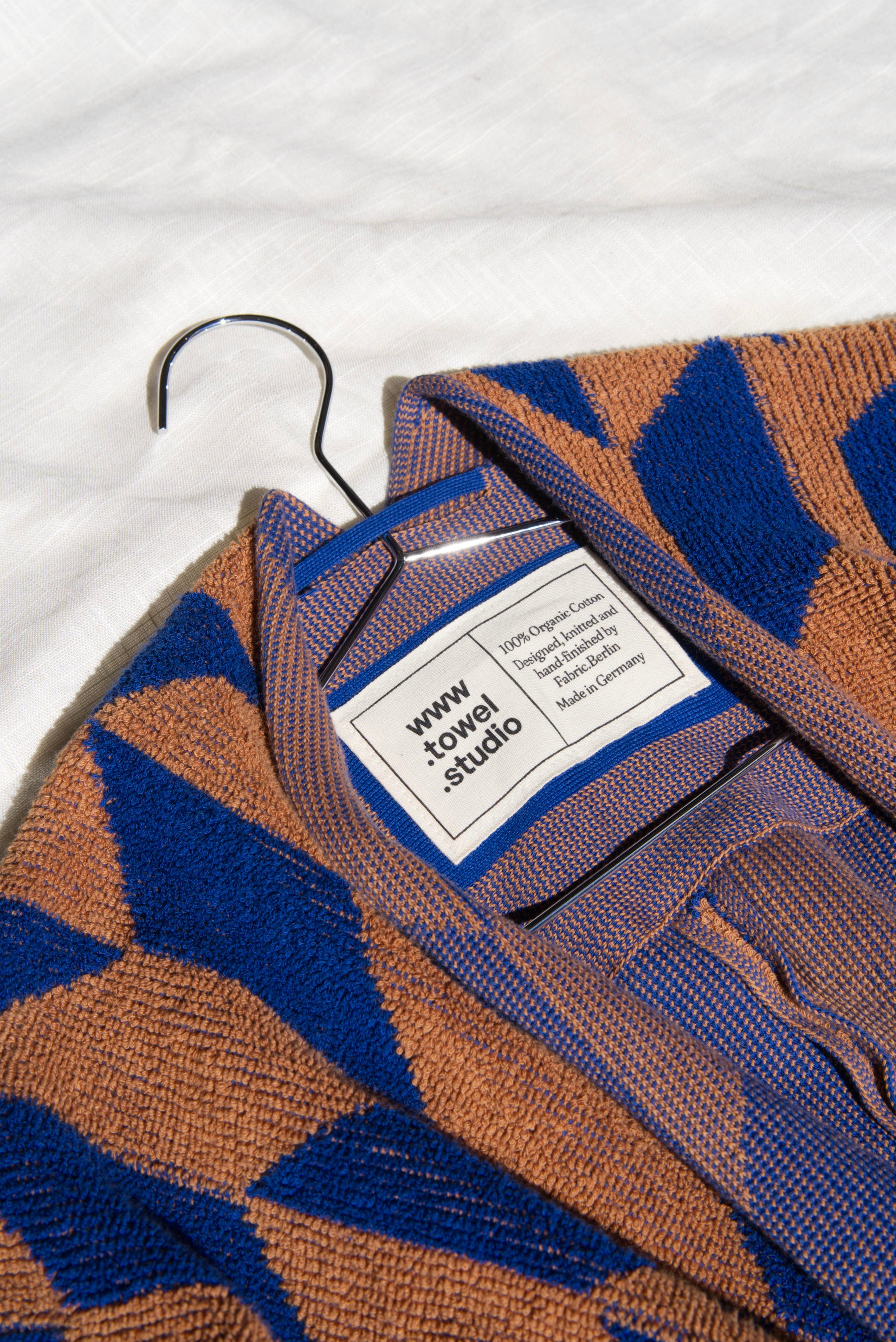 Arrow Tail Bathrobe | Azure & Chestnut