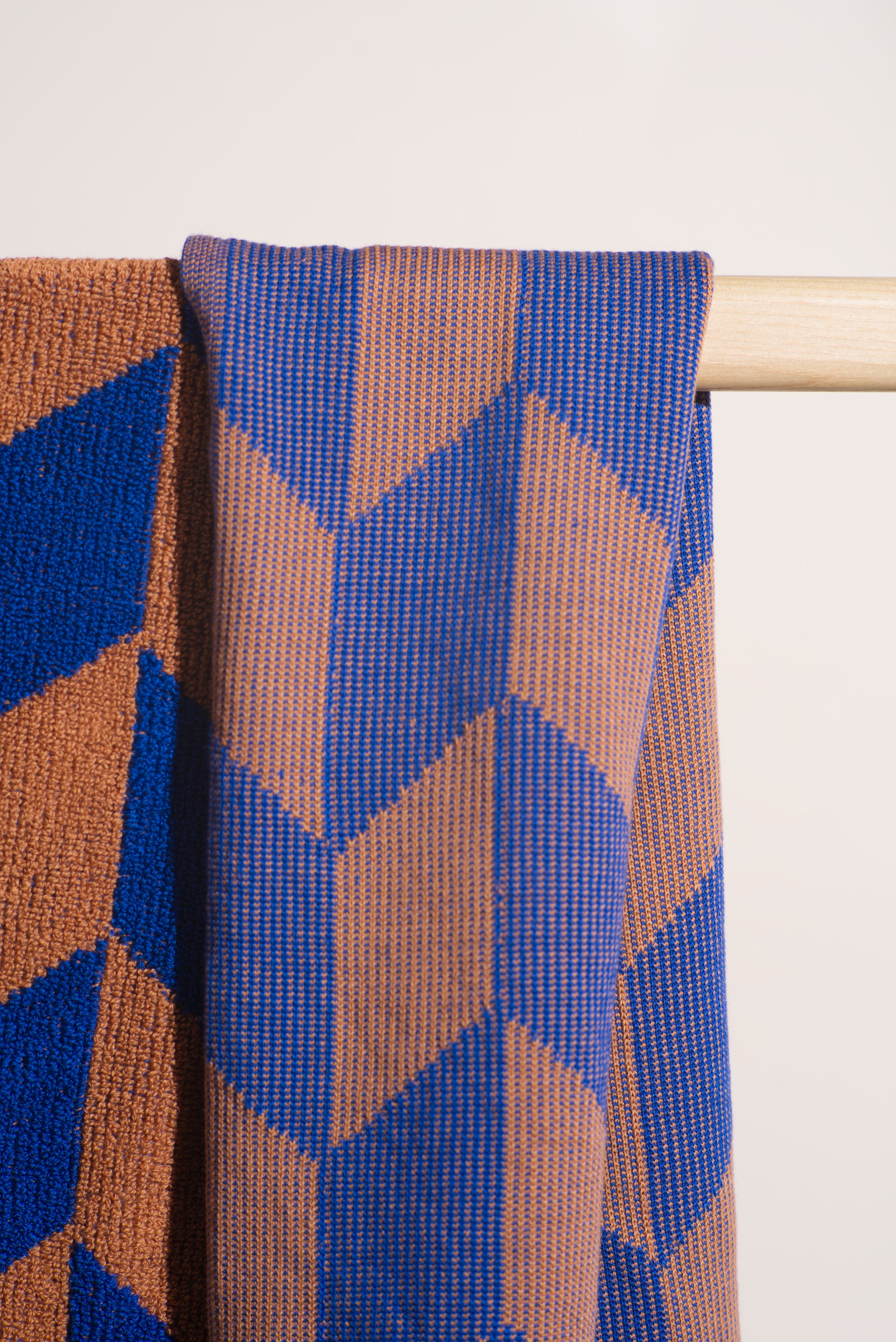 Arrow Tail Beach Towel | Azure & Chestnut