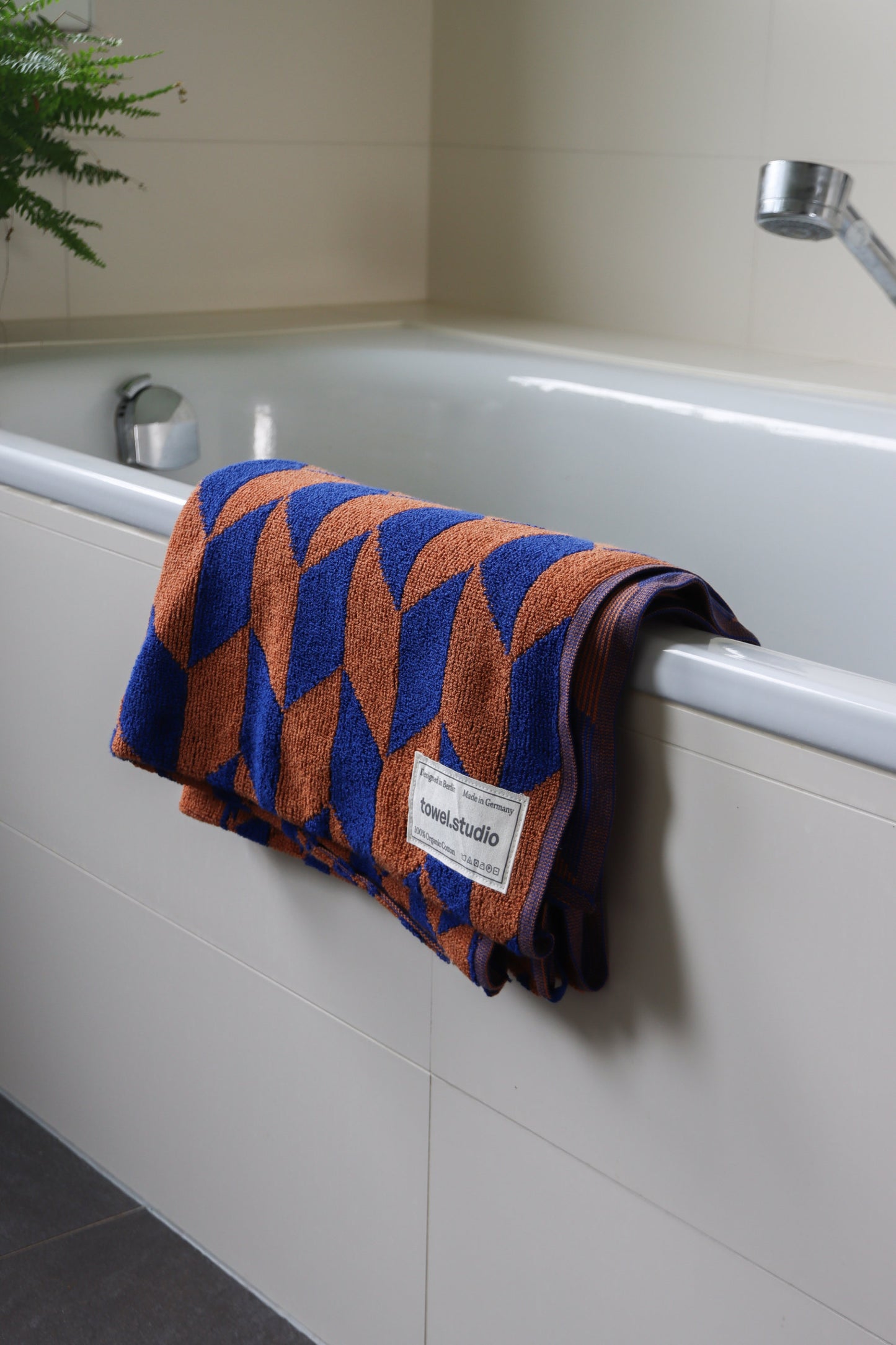 Arrow Tail Bath Towel | Azure & Chestnut