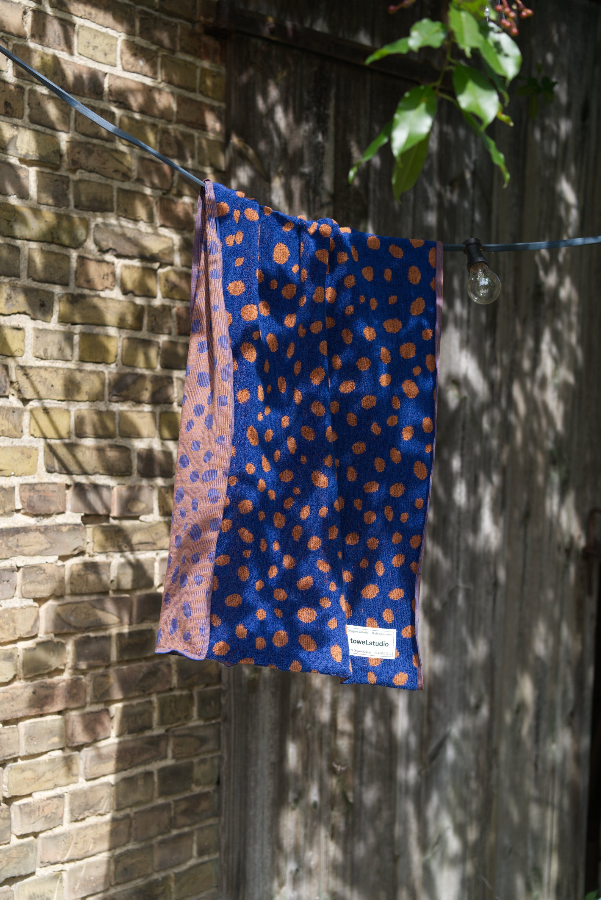 Pebbles Bath Towel | Azure & Chestnut