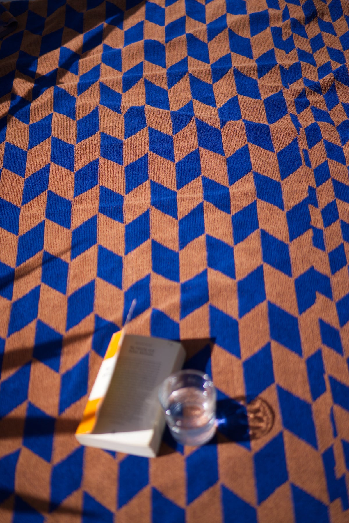 Arrow Tail Strandtuch | Azure & Chestnut