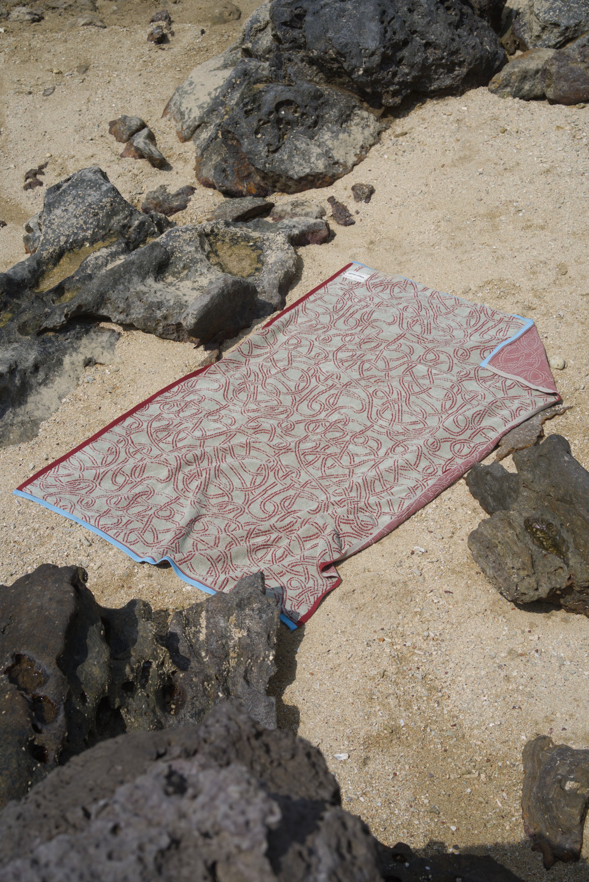 Cable Jumble Beach Towel | Burgundy