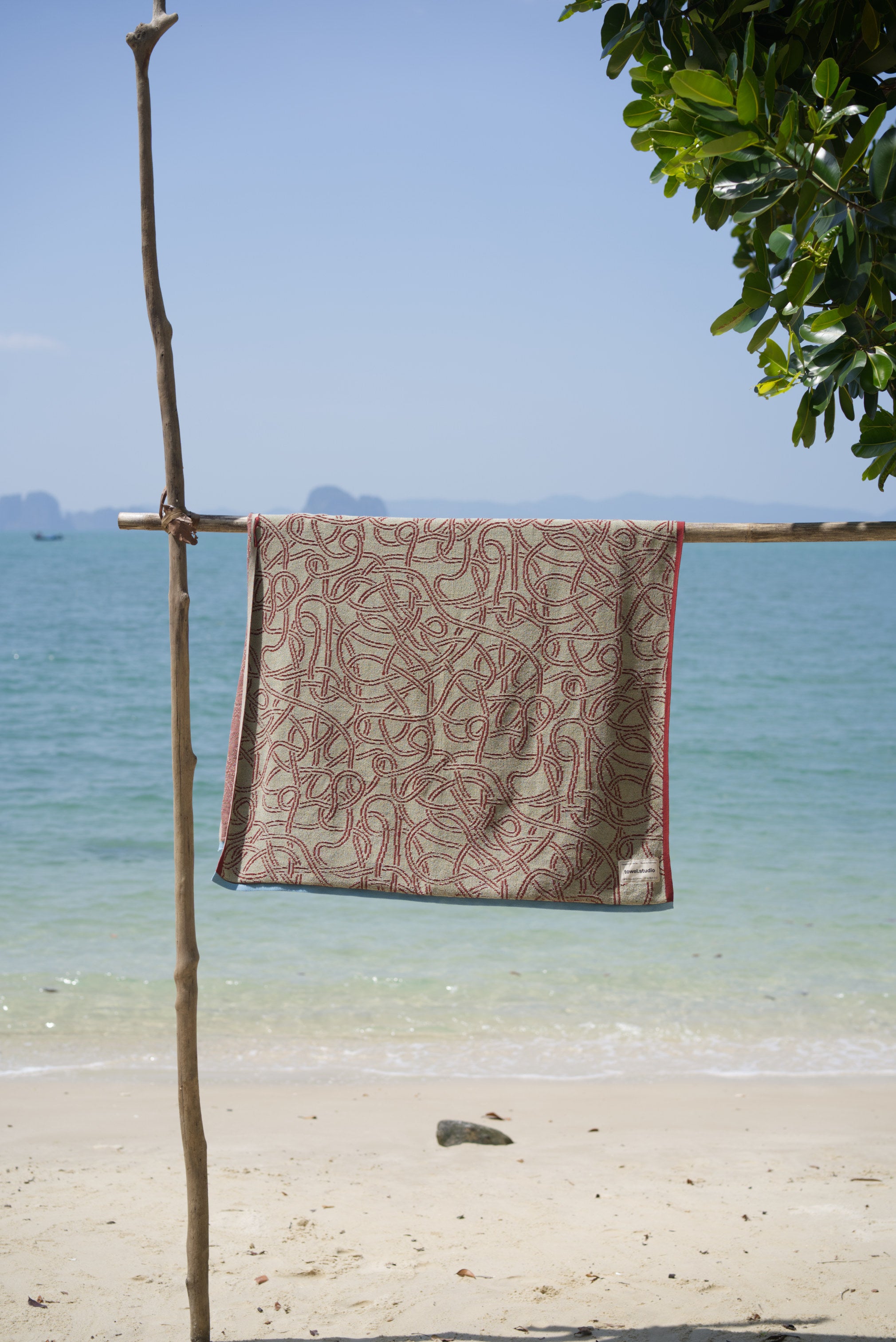 Cable Jumble Beach Towel | Burgundy