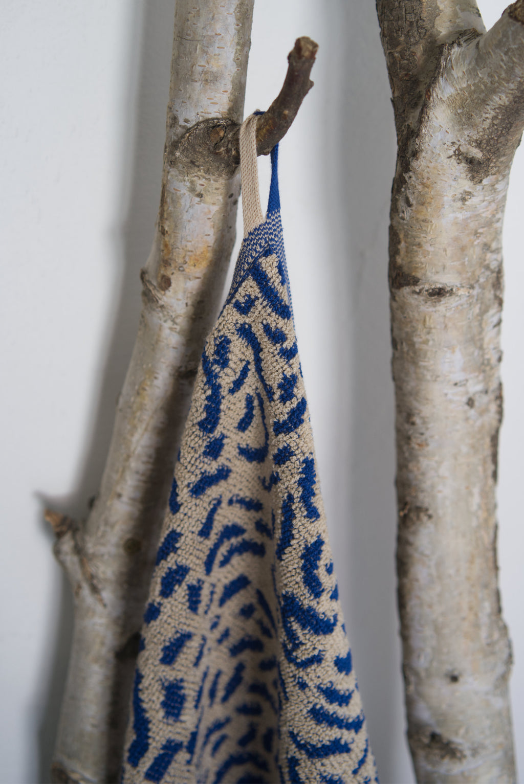 Worm Guest Towel | Electric Blue