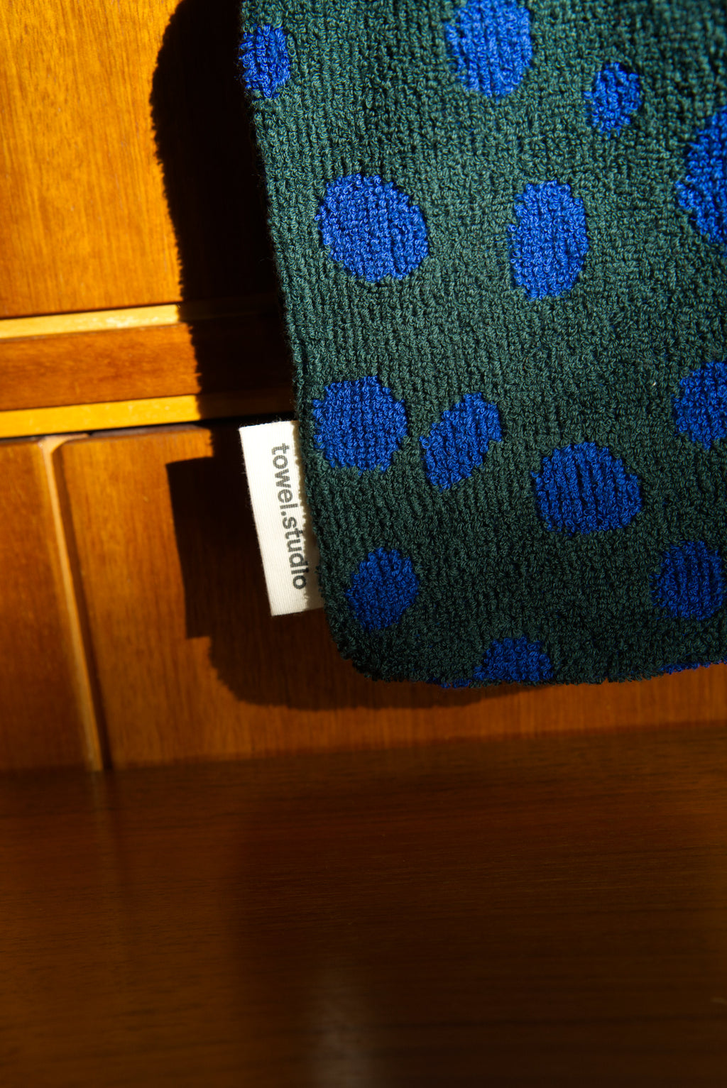 Pebbles Hot Water Bottle | Grapevine | Large (2 Liter)