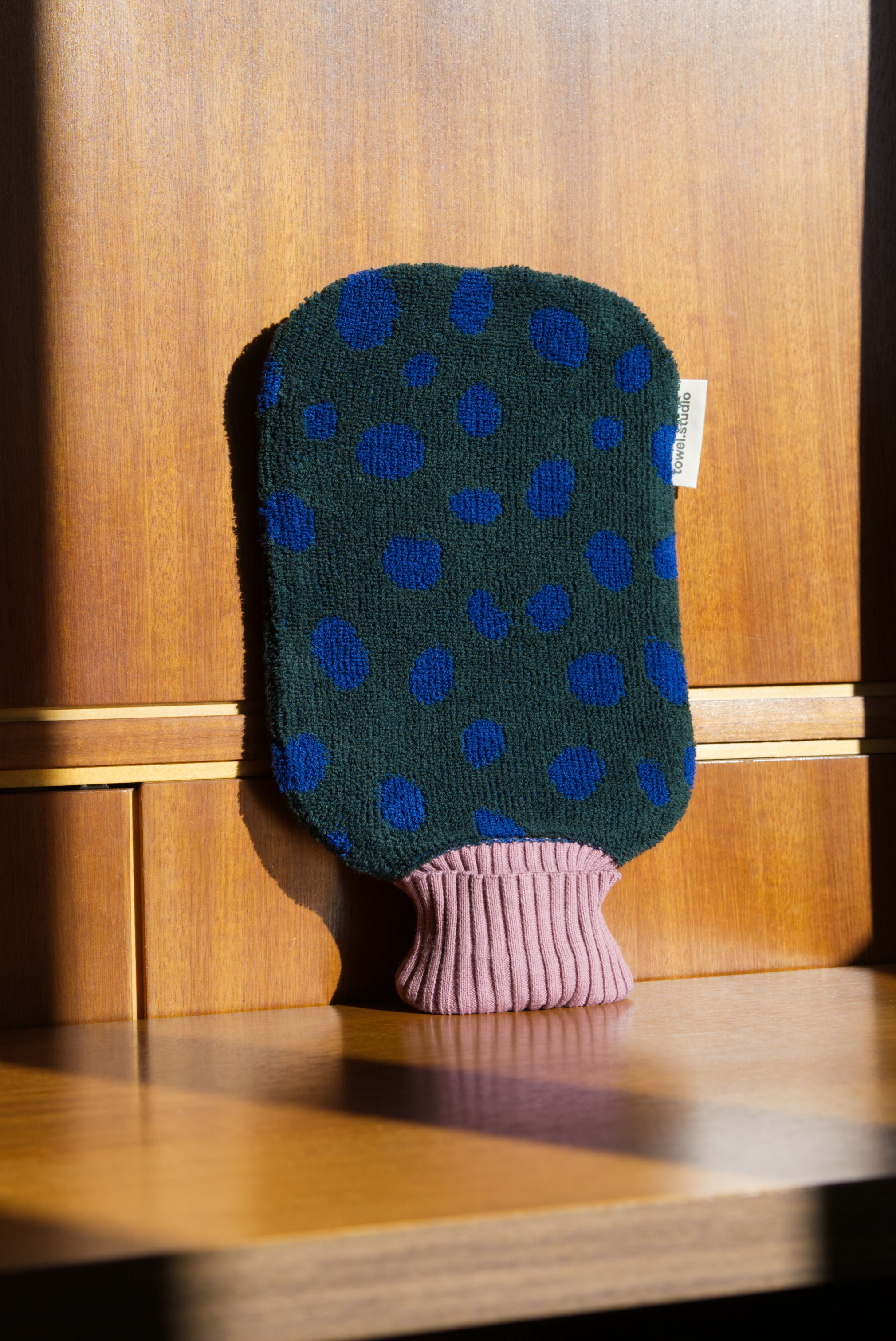 Pebbles Hot Water Bottle | Grapevine | Large (2 Liter)