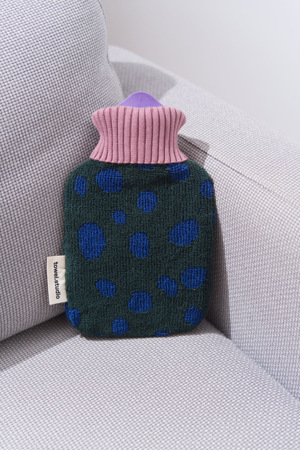 Pebbles Hot Water Bottle | Grapevine | Small (0.8 Liter)