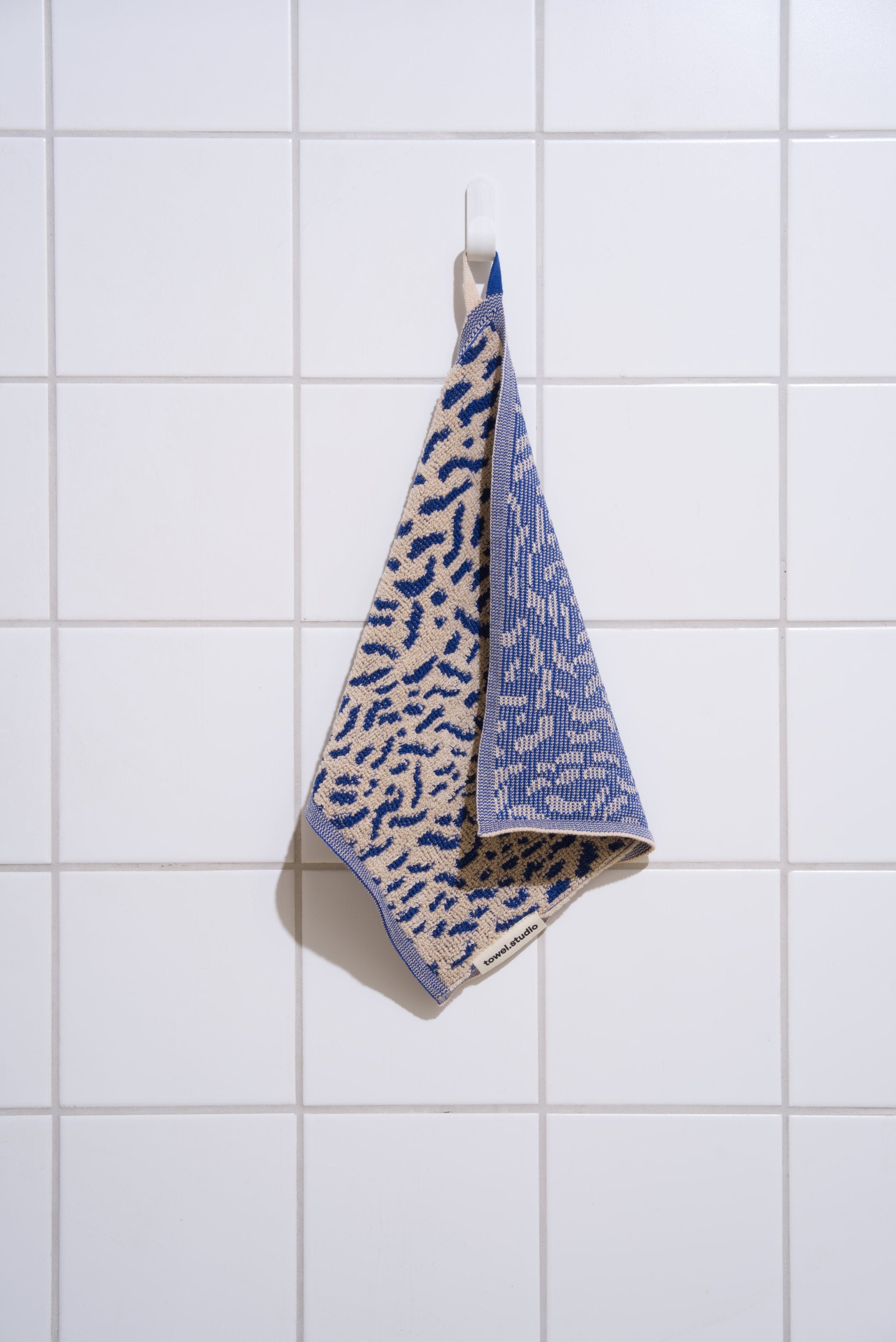 Worm Wash Cloth | Electric Blue