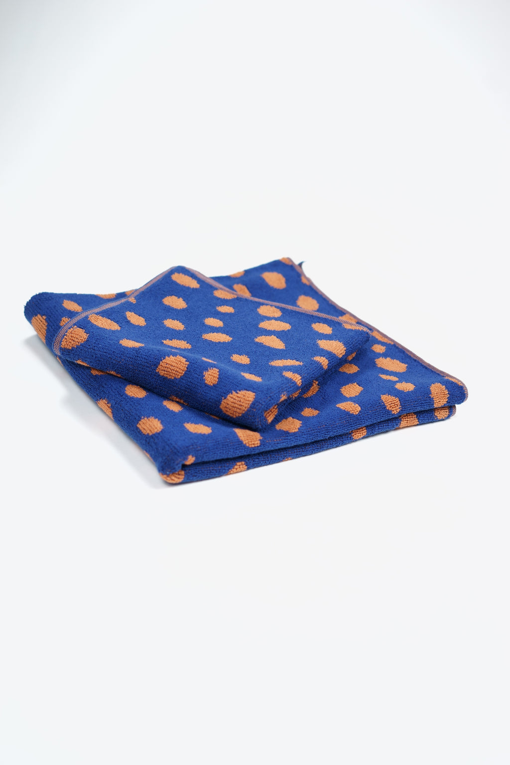 Pebbles Bath Towel | Azure & Chestnut